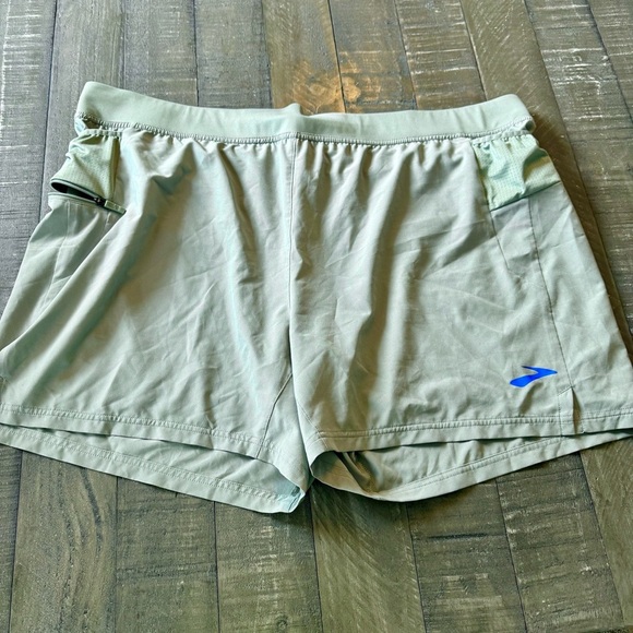Brooks Men's Running Shorts RUN HAPPY Size XXL Green Athletic Outdoor Athleisure - Picture 1 of 12